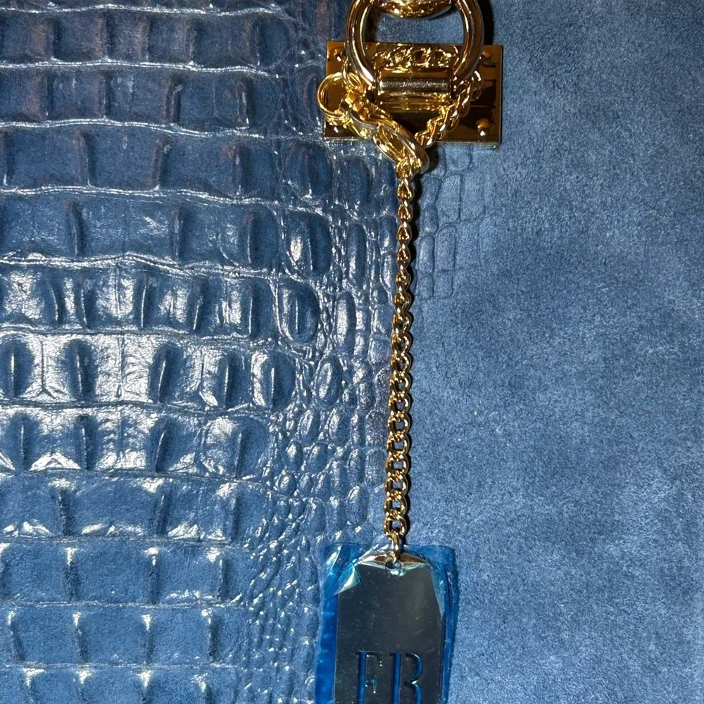 Borse in Pelle Blue Croc-Embossed Suede & Leather Bag Approx. 12” x 10” x 4” NWT - Picture 9 of 15